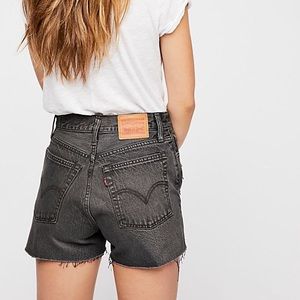 Levi’s wedgie shorts 25